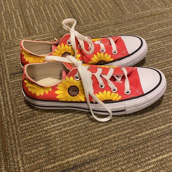 Painted converse size 6 - Picture 2 of 7